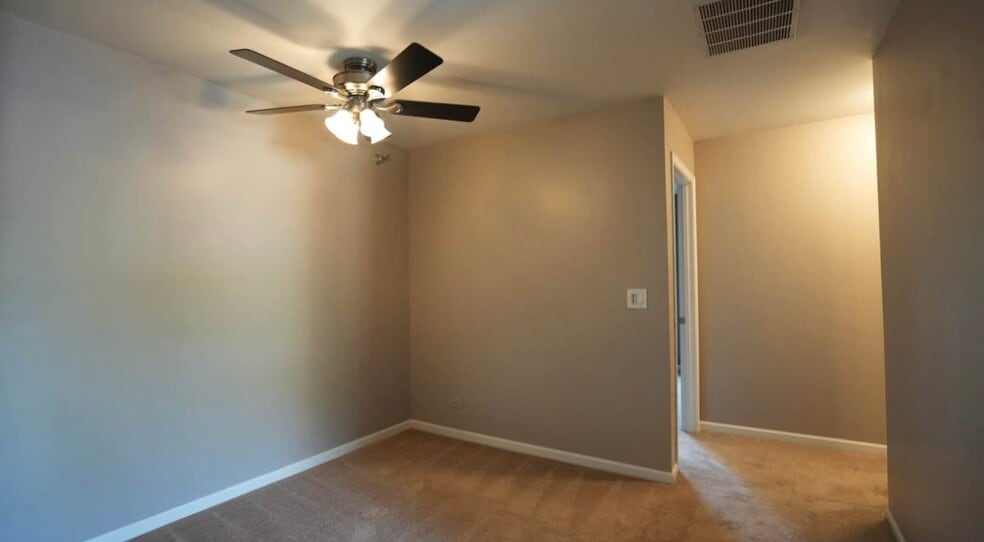 Building Photo - 104 Glengarry Dr