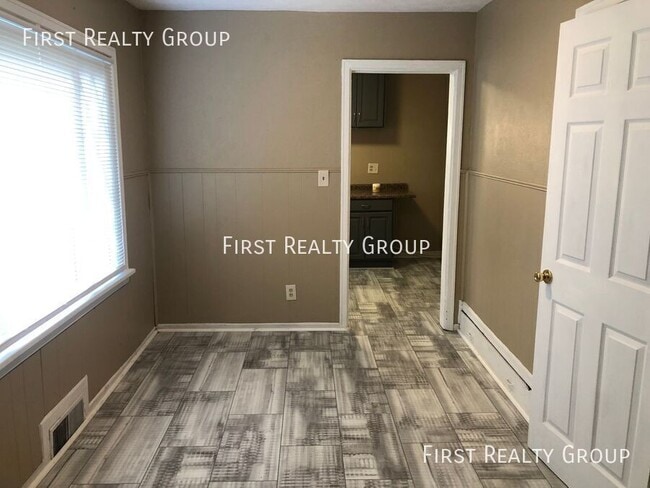 Building Photo - 330 Verona Rd