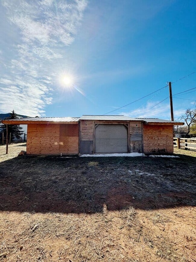 Building Photo - Spacious 2 Bedroom home in Paragonah