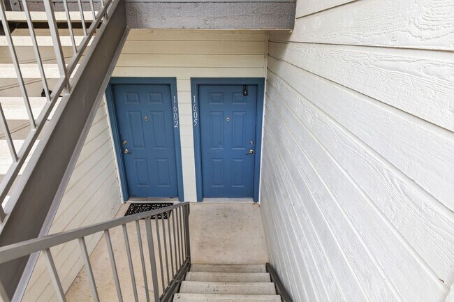 Building Photo - Amazing 1 bedroom, 1 bathroom Condo in Montevista!