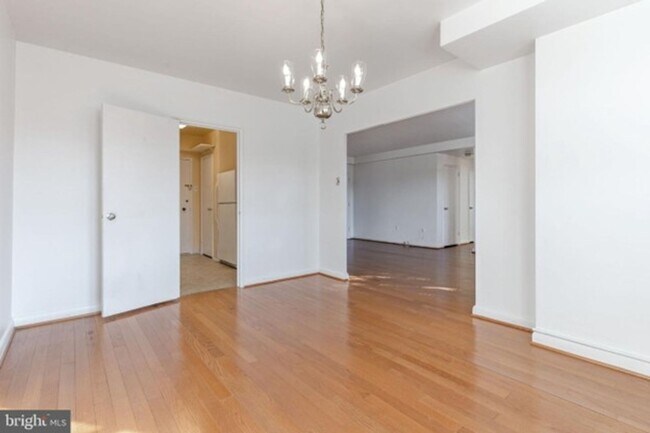 Building Photo - Spacious Tuscany/Canterbury 1bd/1ba Condo with W/D! Available 8/14