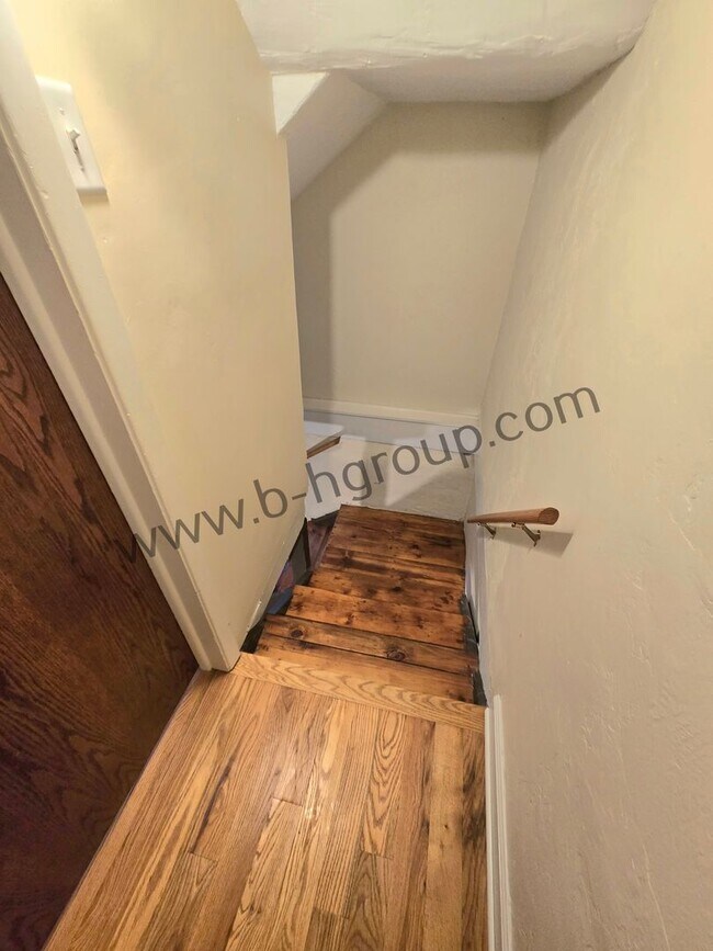 Building Photo - 609 45th St