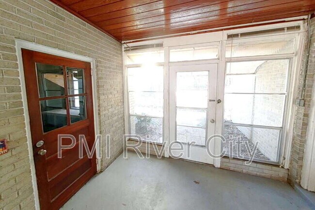 Building Photo - 1414 Glengarry Rd