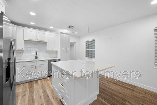 Building Photo - 236 Delray Ave