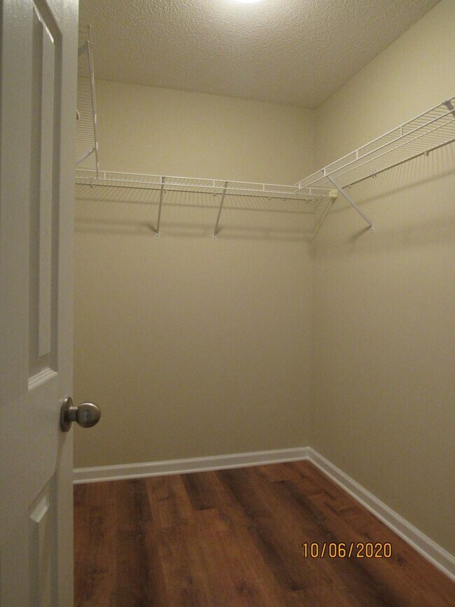 Building Photo - 207 Winthrope Ln