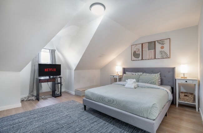 Building Photo - 12 W 52nd St