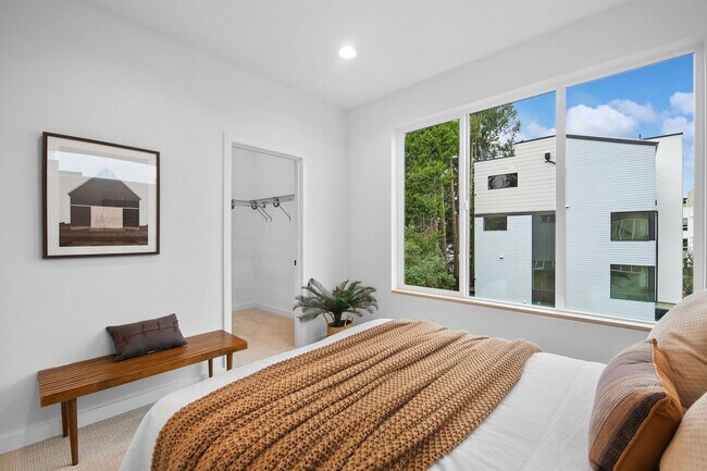 Building Photo - New Luxury Townhome in Seattle 2bed/2bath ...