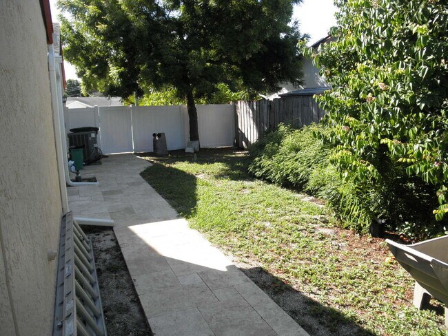 Building Photo - 401 NW 23rd St