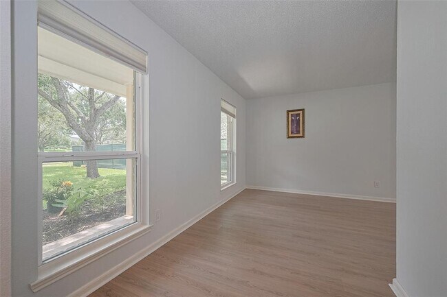 Building Photo - 3131 Double Lake Dr