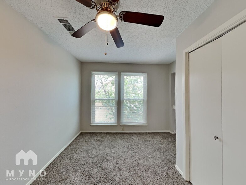Building Photo - 9723 Summerwood Cir