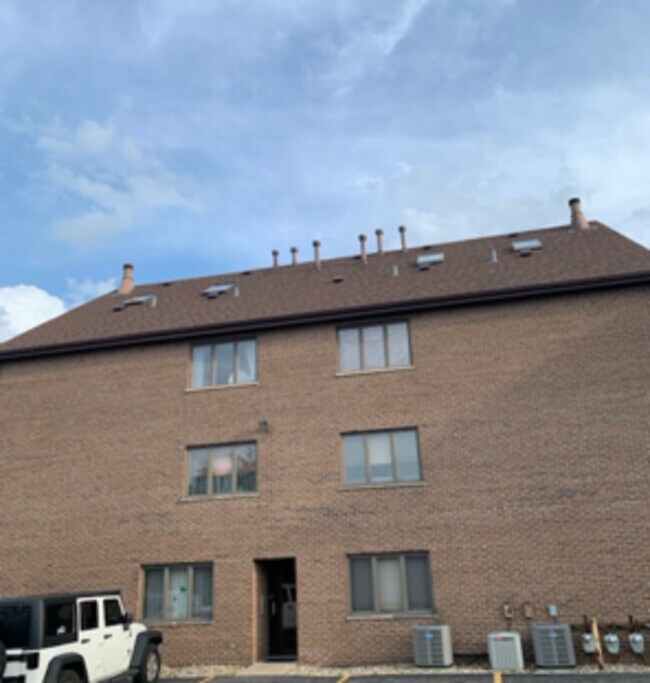 Building Photo - 7932 Paxton Ave