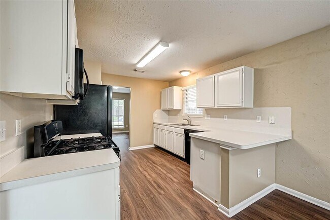 Building Photo - 28811 Stapleford St