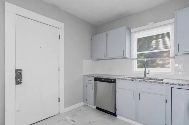 Building Photo - LOOK AT THIS GEM!  Schedule A Tour Today!!