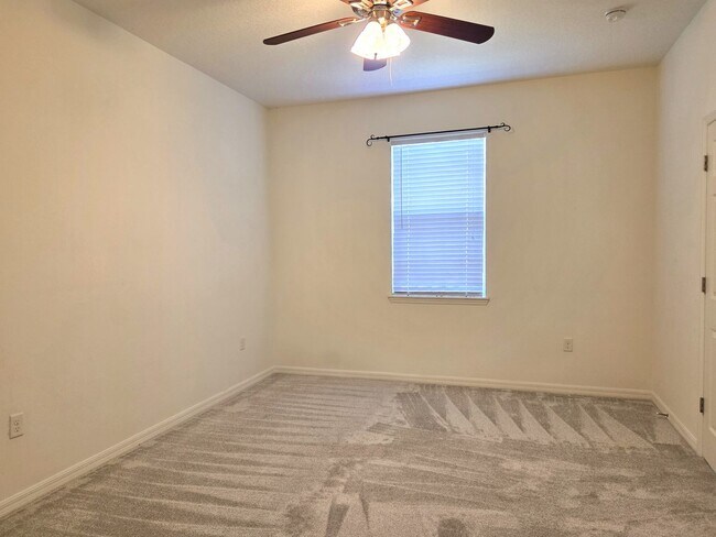 Building Photo - Pet Friendly Home in Southern Ridge