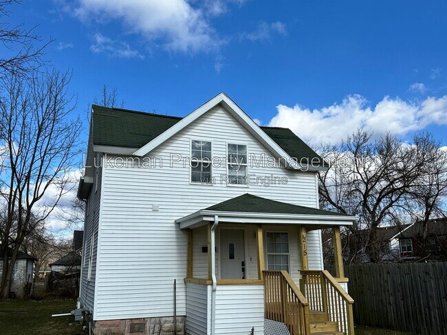 Building Photo - 215 E North St