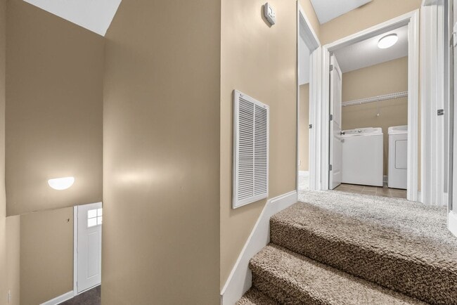 Building Photo - Pet Friendly Two Bedroom!