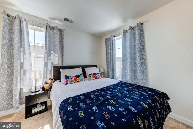 Building Photo - 10 Manchester Dr