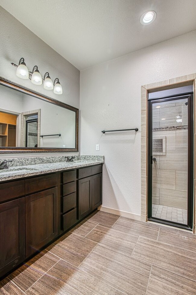 Building Photo - Beautiful 3 bed-2 baths with Casa Club/Gym...