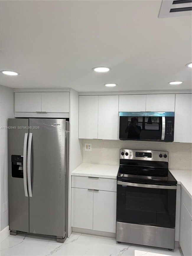 Building Photo - 9937 Nob Hill Pl