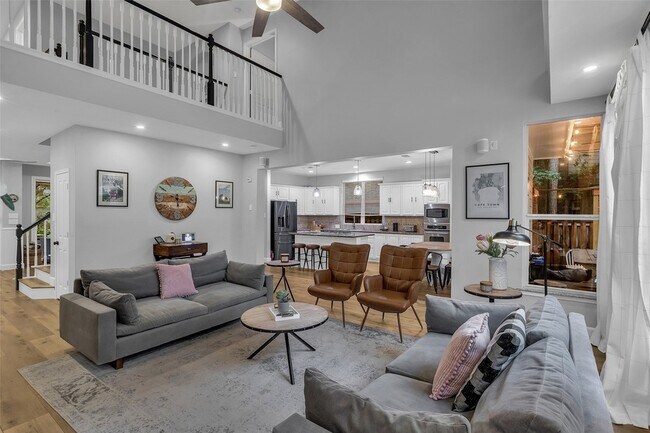 Building Photo - 211 Maple Path Pl