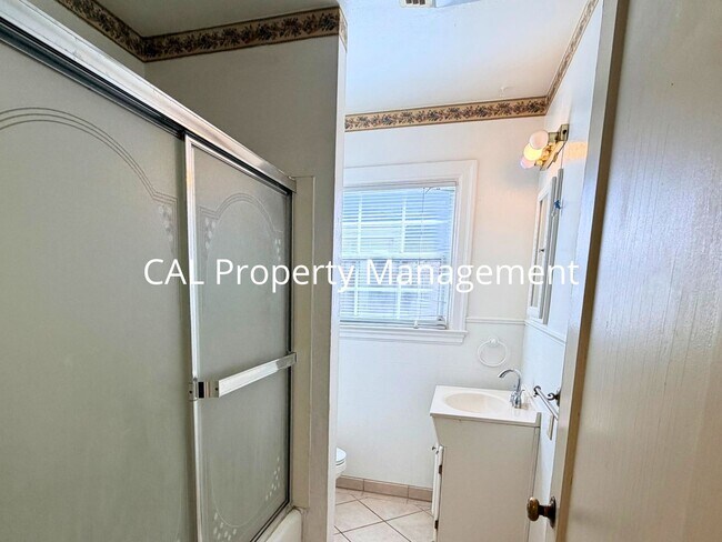 Building Photo - Desirable Spreckels 3-bedroom home!