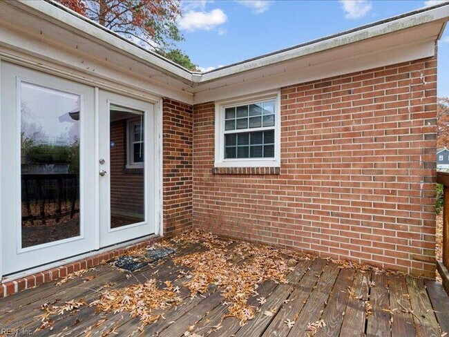 Building Photo - 13202 Aqueduct Dr