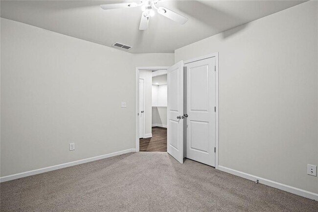 Building Photo - 2779 White Oak Ln