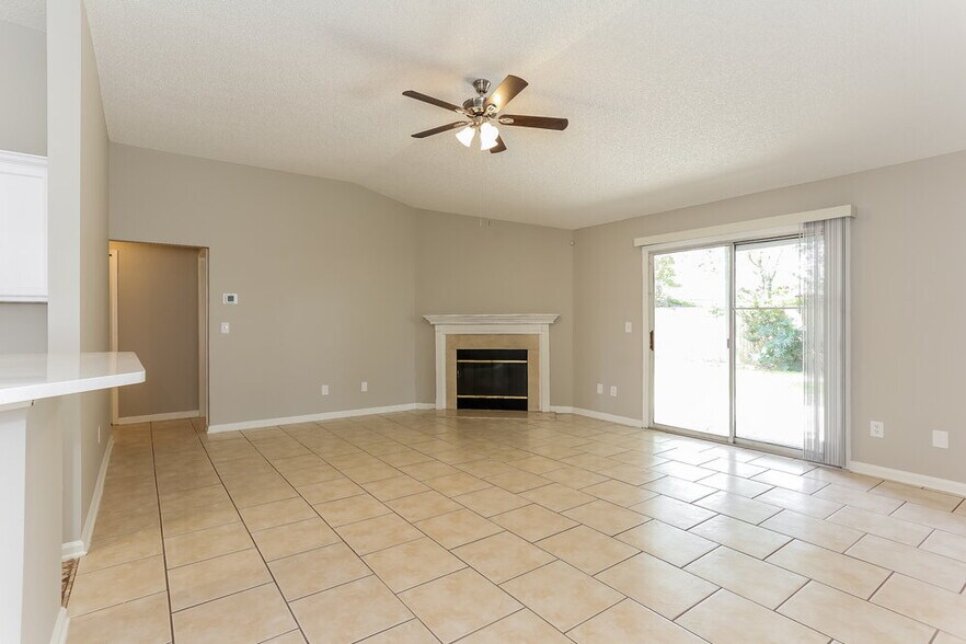 Building Photo - 3726 Woodbriar Dr