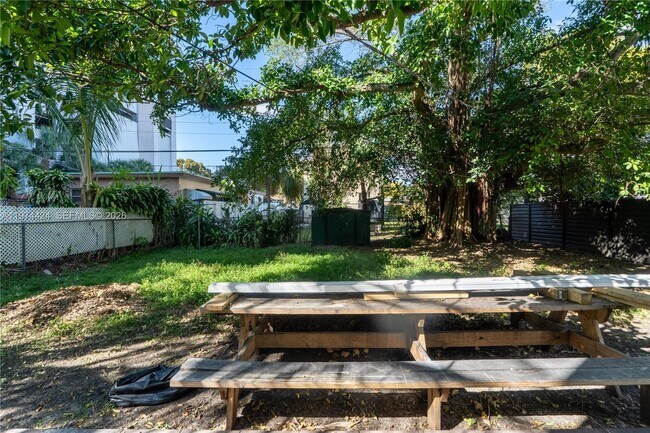 Building Photo - 3665 SW 16th St