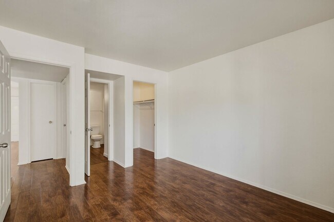 Building Photo - 45 N Phyllis