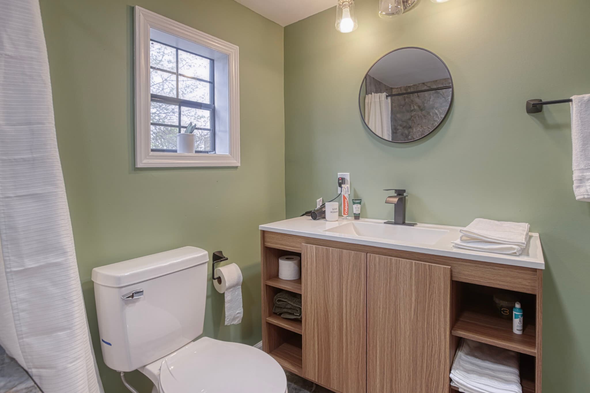 2nd Bathroom - 39 Quarry St