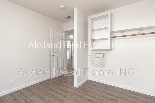 Building Photo - 726 Milestone Dr