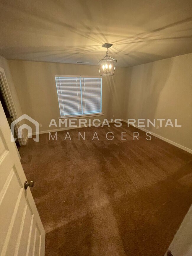 Building Photo - Home for Rent in Weaver, AL!!! Available to View Now!!! Sign a 13-month lease by 5/31/2026 and re...