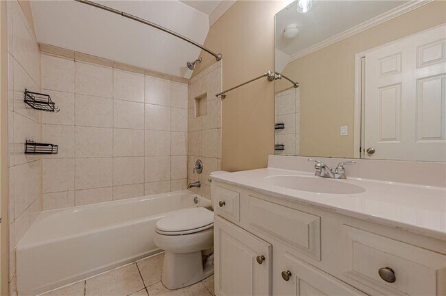 Building Photo - 927 Laurel Wood Ct