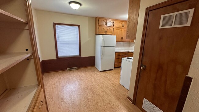 Building Photo - $850 - 2 bed 1 bath - Single Family Home