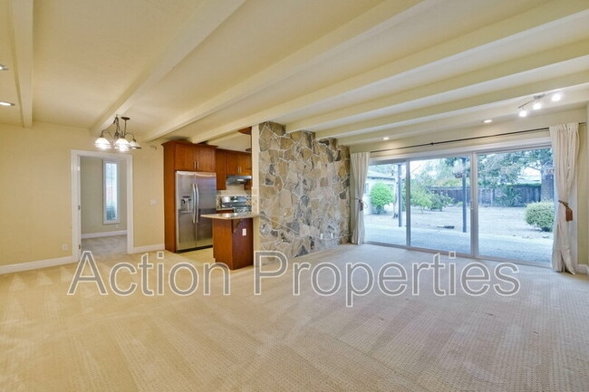 Building Photo - 649 Hollingsworth Dr