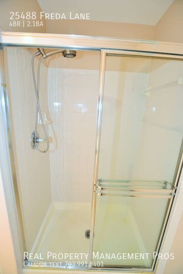 Building Photo - 25488 Freda Ln