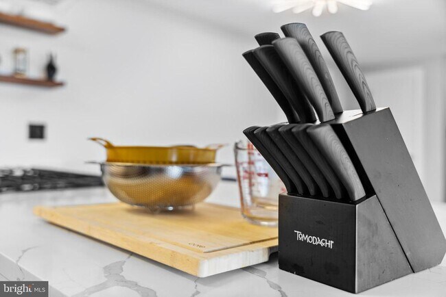 Building Photo - 4600 Duke St