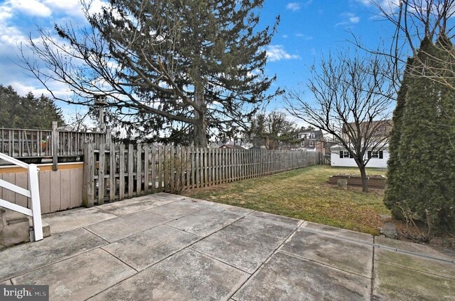 Building Photo - 470 Emmett St