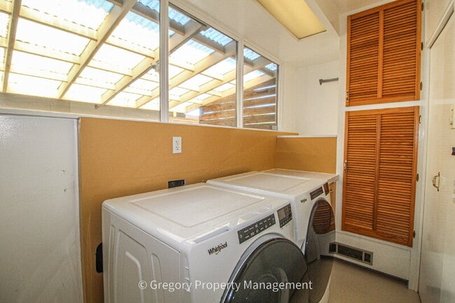 Building Photo - 4418 Colby Ave