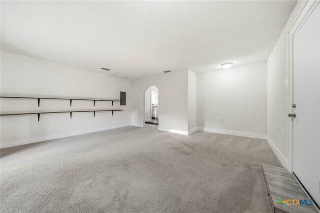 Building Photo - 610 Creek St