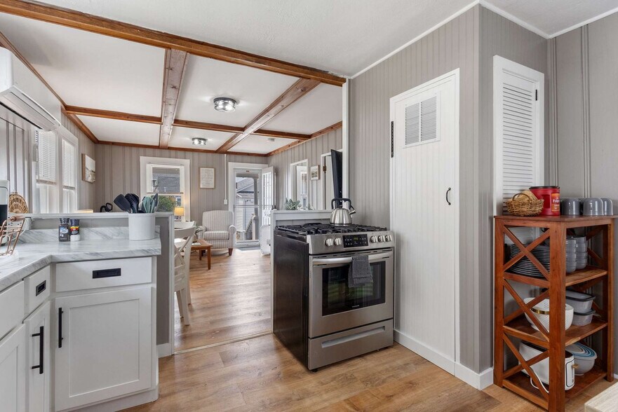 Building Photo - 2 Island Path