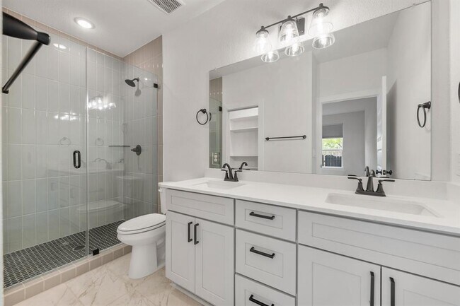 Building Photo - 200 W 56th St