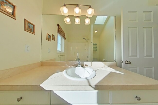 Building Photo - 4 Bedroom House ~ Albany ~ Pet Friendly