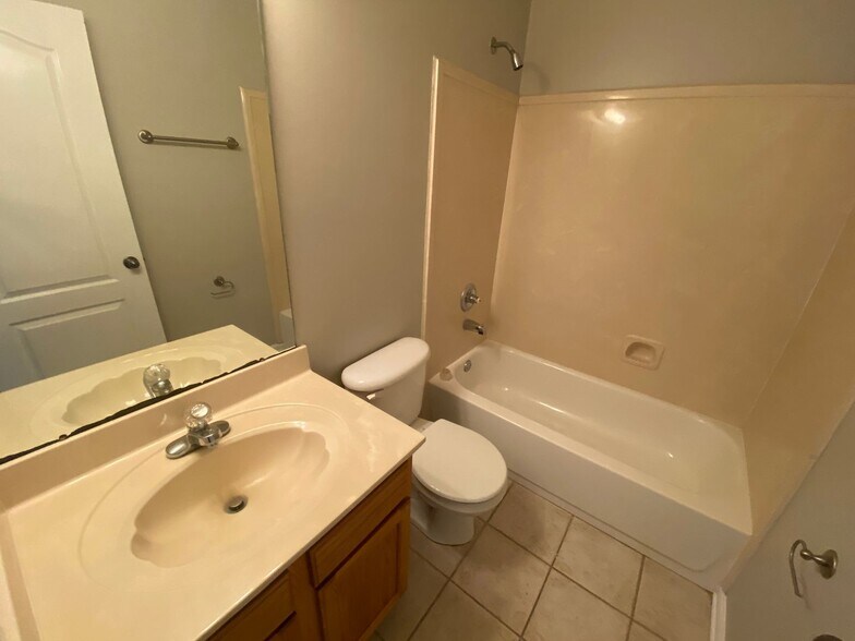 Building Photo - 9112 Cinderhill Cove W