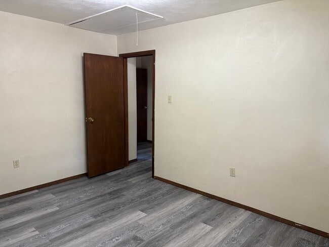 Building Photo - 2855 Bedford St
