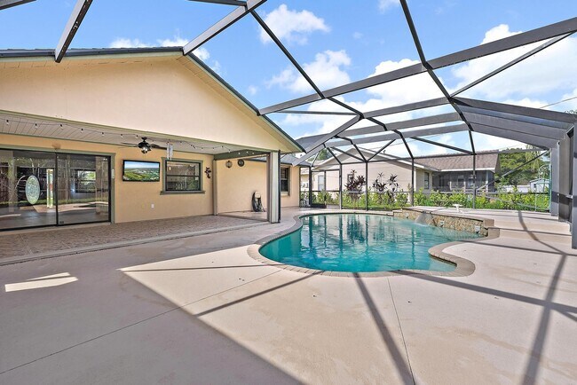 Building Photo - 489 SE Evergreen Terrace