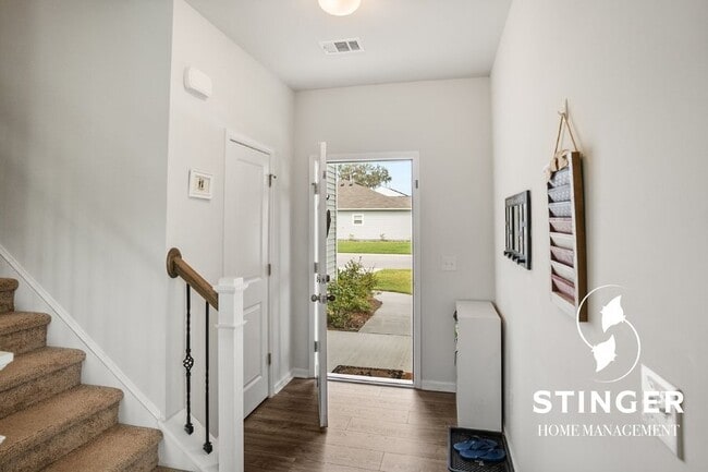 Building Photo - 19 Seneca Wy