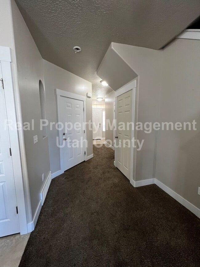 Building Photo - 1638 Venetian Way