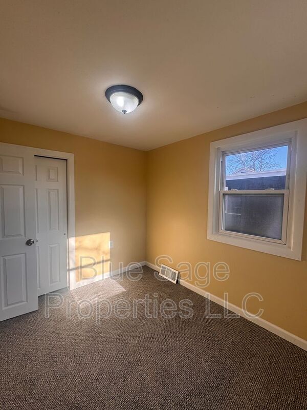 Building Photo - 1024 Broad St